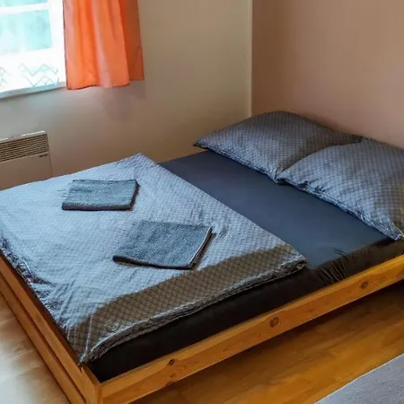 Apartman 127 *